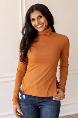 Colette - Ribbed Fitted Turtleneck - Rust